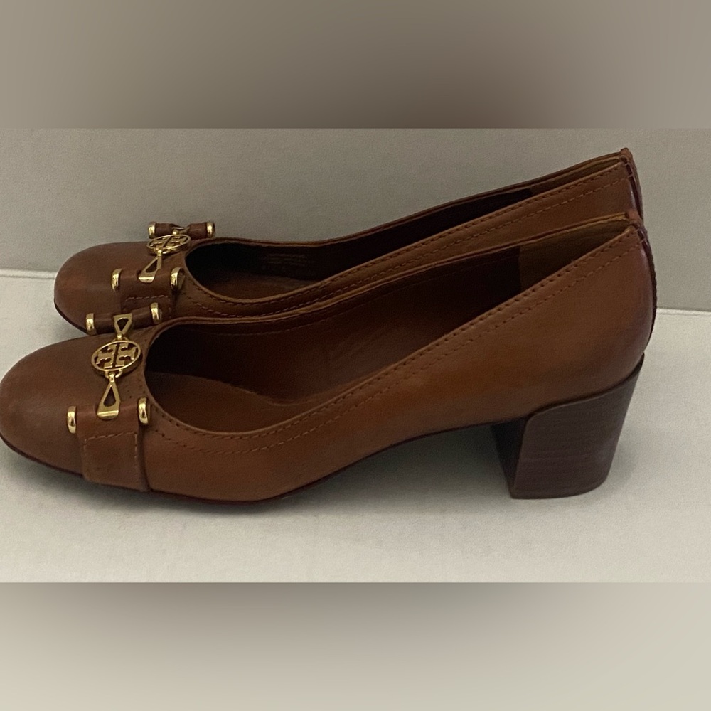 Tory Burch Brown Leather Ballet Heels with Gold Logo Hardware - Picture 5 of 16